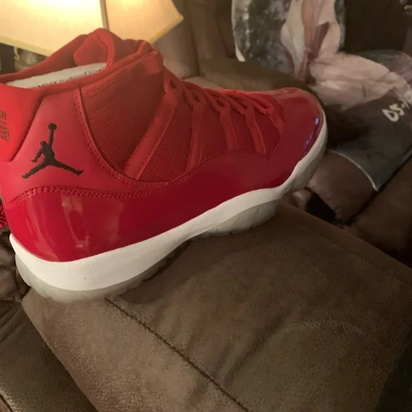 Never worn Jordans in red Nike Air Jordan 1 Mid Red New Never Worn Size 4.5 | eBay main image 3